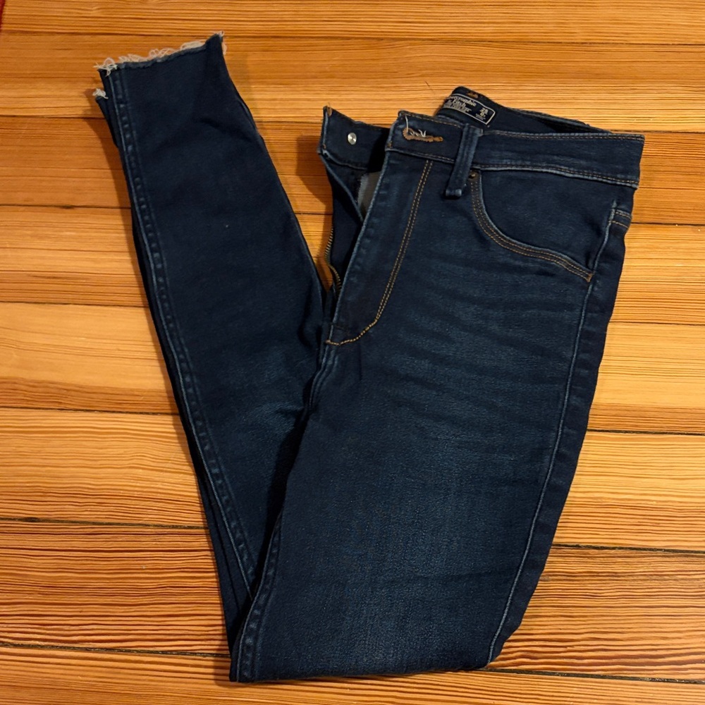 Abercrombie & Fitch Dark Wash Skinny Jeans | Size 0 (25S)
